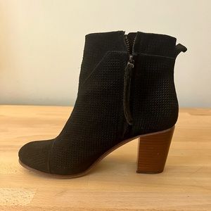 TOMS Lunata Perforated Suede Ankle Booties sz 10